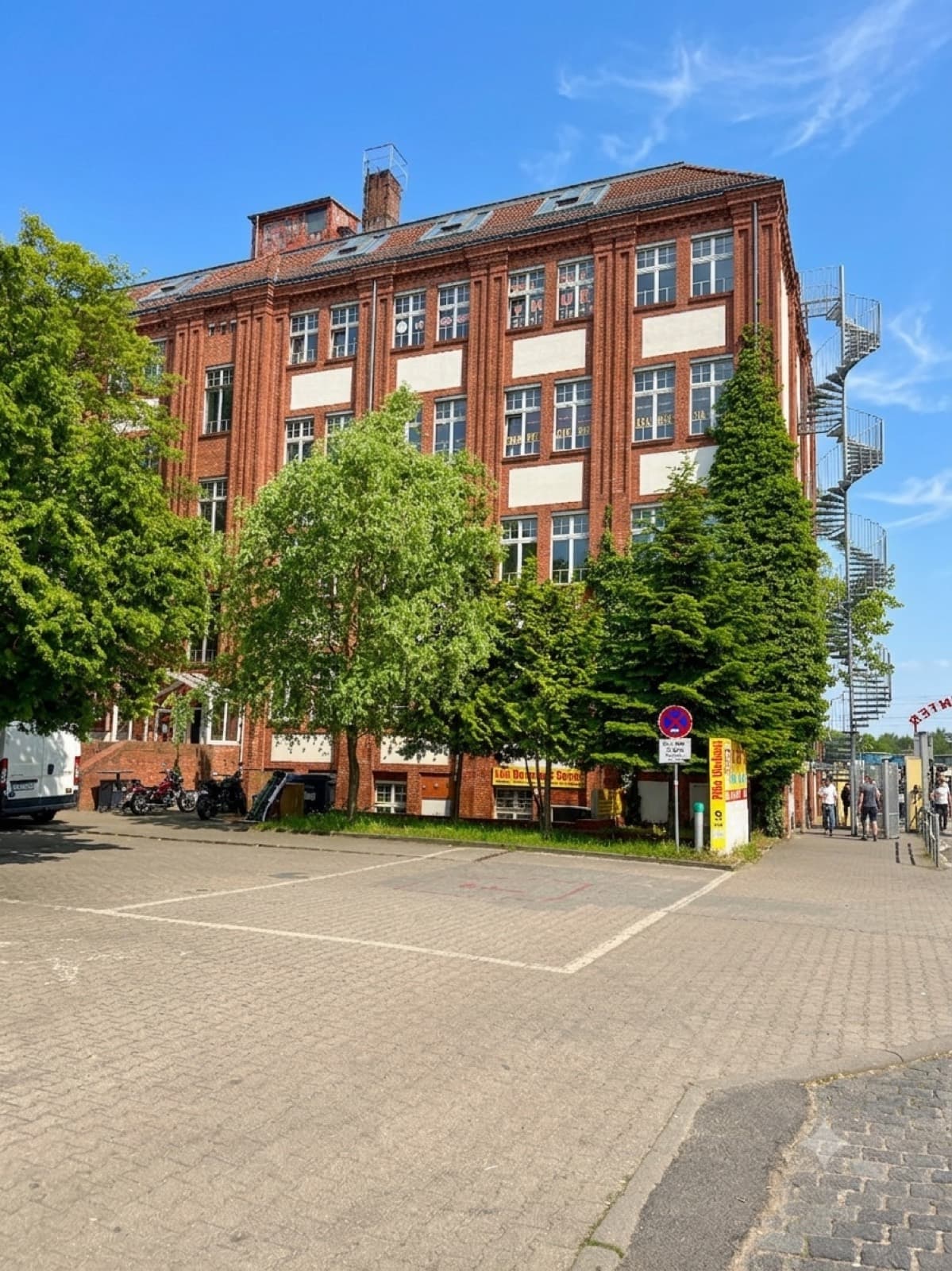 Standort der Fahrschule im Dong Xuan Center, Berlin-Lichtenberg